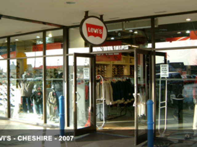 Levi's shopfitting